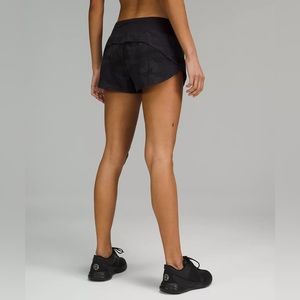 Lululemon Speed up Low-Rise 2.5” Short
